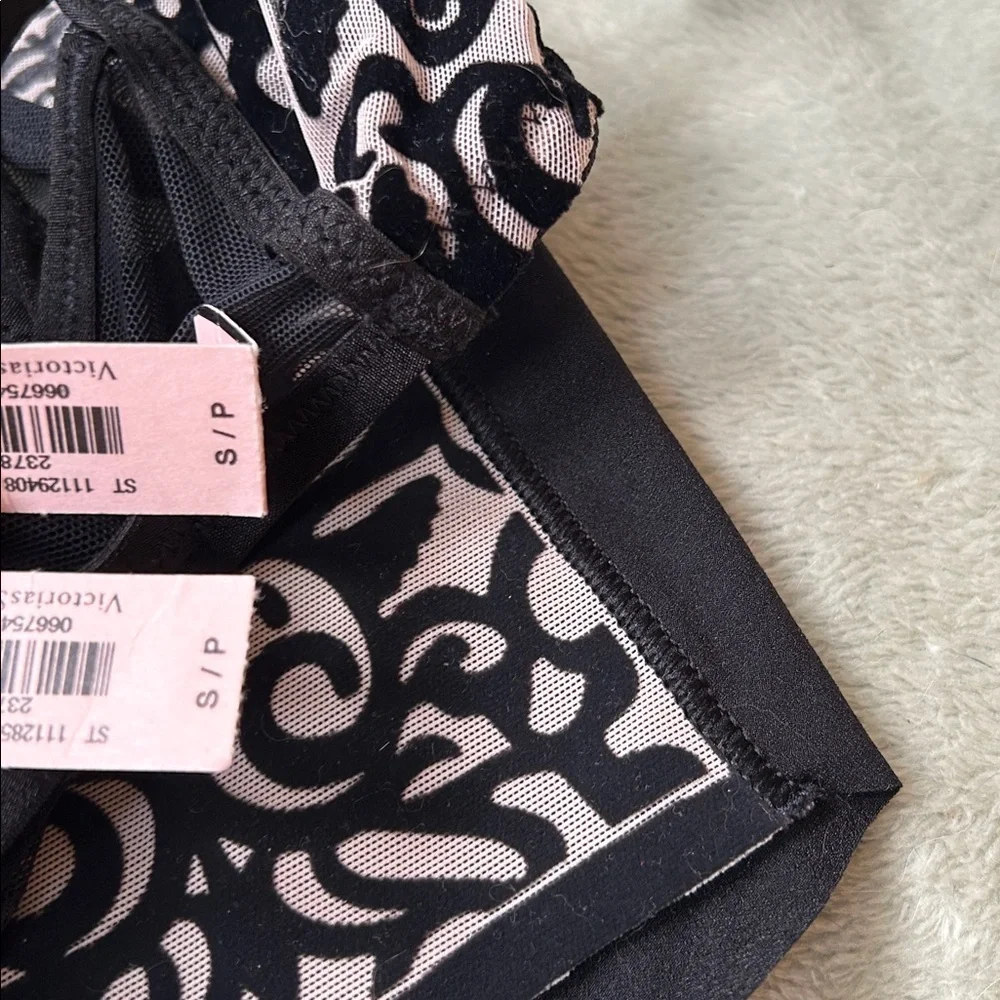 Victoria's Secret Black and Cream Bra Set - Picture 3 of 3